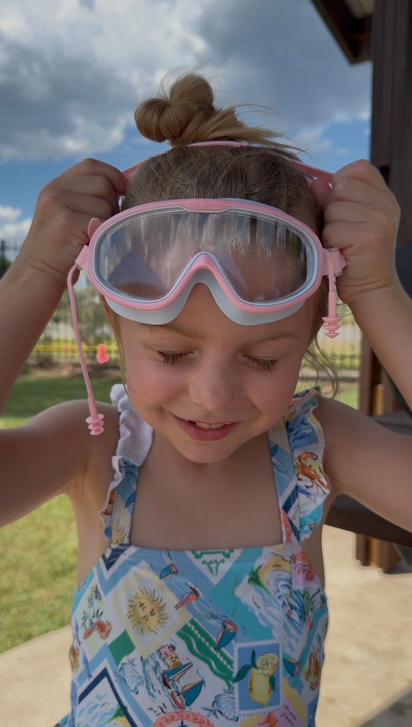 JOEYZ™ Kids Swimming Goggles with Earplugs